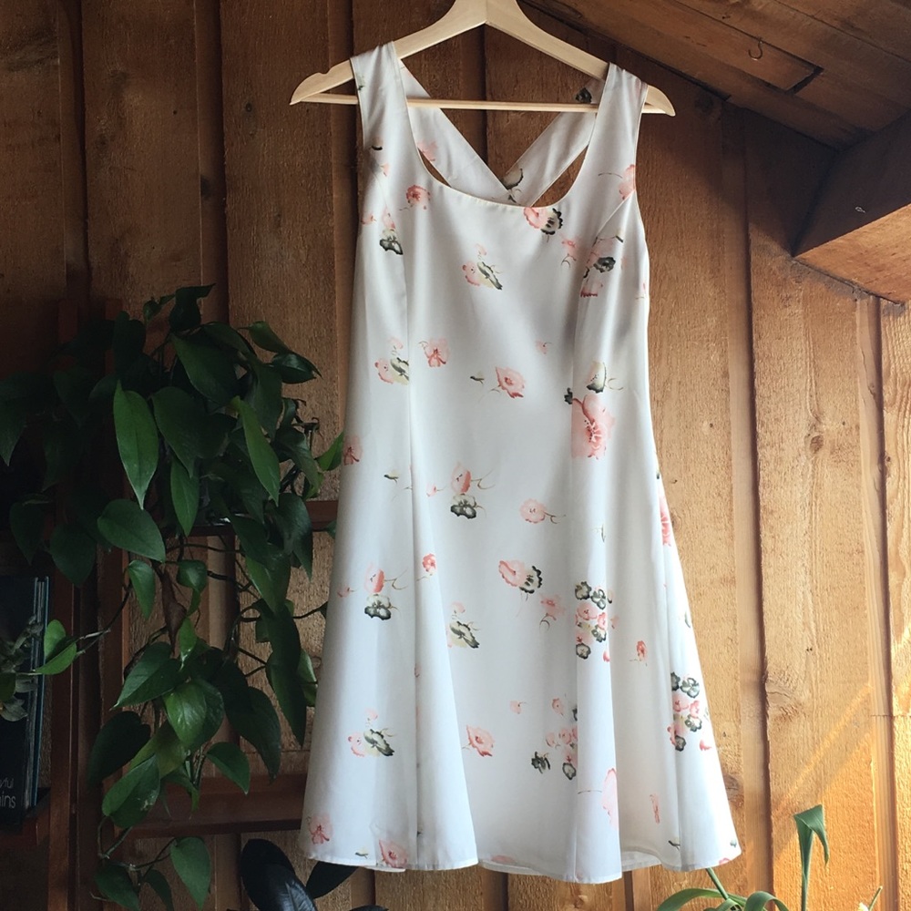 Vintage White Floral Dress | Bridal | Size 8p or 6